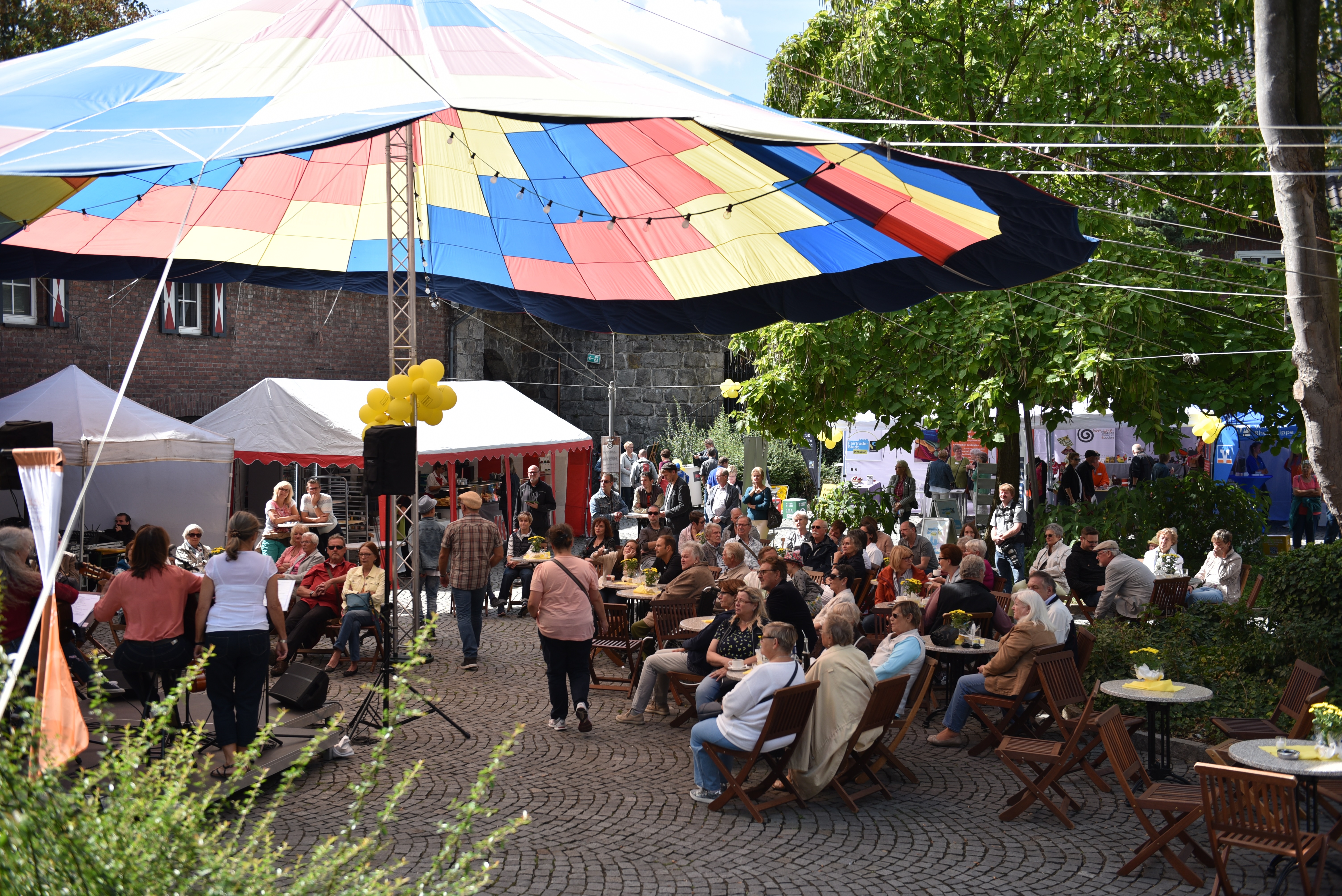 Das Faire KulturCafé im Burginnenhof