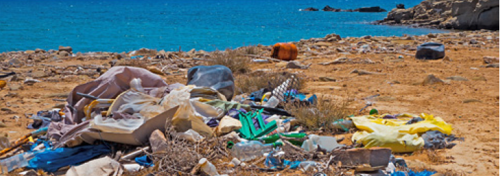 Plastik am Sandstrand
