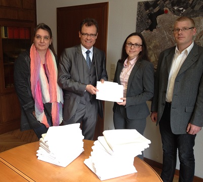 Agenda-Beauftragte Lucie-Maria Rodemann, Bürgermeister Dr. Michael Heidinger, Pressesprecherin Claire Lefevre, Hausmeister Dirk Beckmann