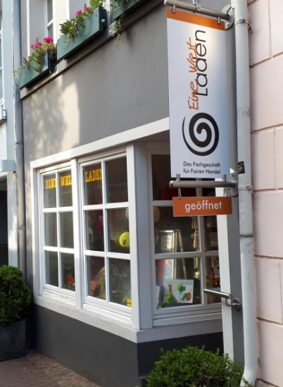 Eingangsbereich des Eine Welt Ladens Duisburger Straße in der Altstadt