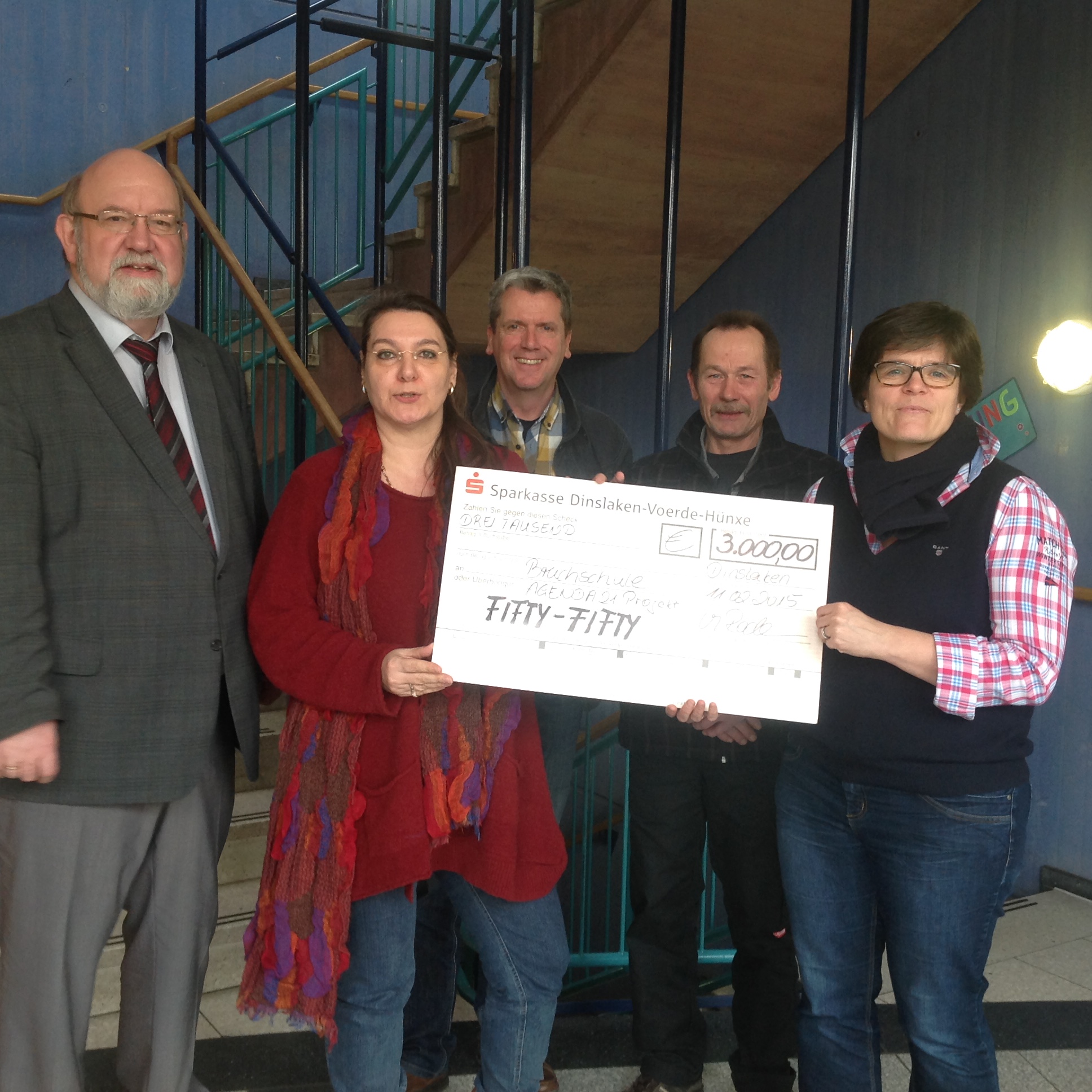 Foto von Wolfgang Kammann, Agenda-Rat Dinslaken, Lucie-Maria Rodemann, Agenda-Beauftragte, Bernd Kenda, Hochbau, Hans-Jürgen Heyduk, Hausmeister, Andrea Köppen, Rektorin der Bruchschule