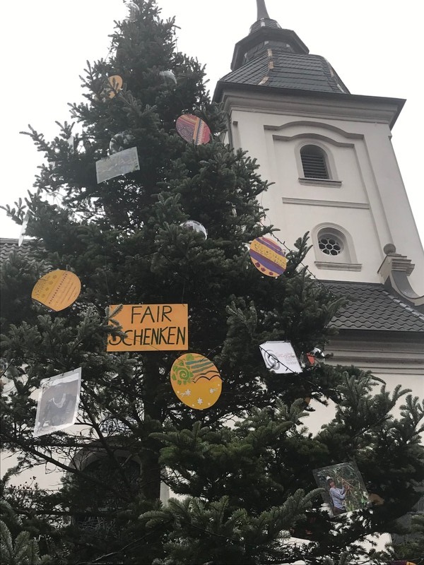 Weihnachtsbaum an der Stadtkirche