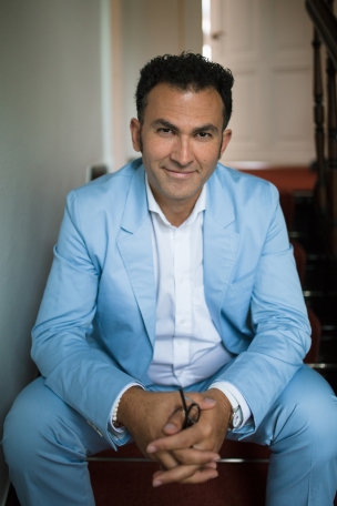 Mann mit Anzug
