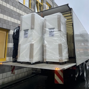 LKW mit einer Teillieferung von Luftfilteranlagen im Februar 2022 in Dinslaken