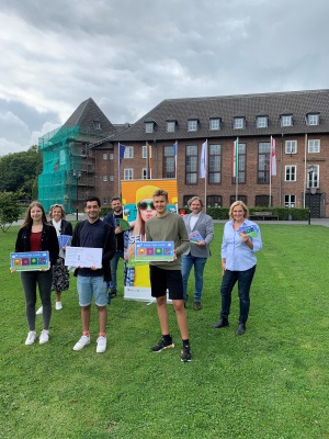 Miriam Terweiden (KiJuPa), Jugenddezernentin Christa Jahnke-Horstmann, Mirkan Alpaslan (KiJuPa), Jugendpfleger Simon Bleckmann, Colin Corbach (KiJuPa), Geschäftsbereichsleiter Jugend und Soziales Holger Mrosek, Bürgermeisterin Michaela Eislöffel